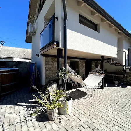 Voeroesdio House *