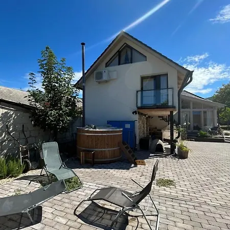 Voeroesdio House