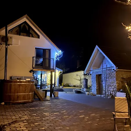 Voeroesdio House * Szilvásvárad